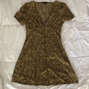 Flowery Sundress, cinched waist, Above knee length, size small, V neck